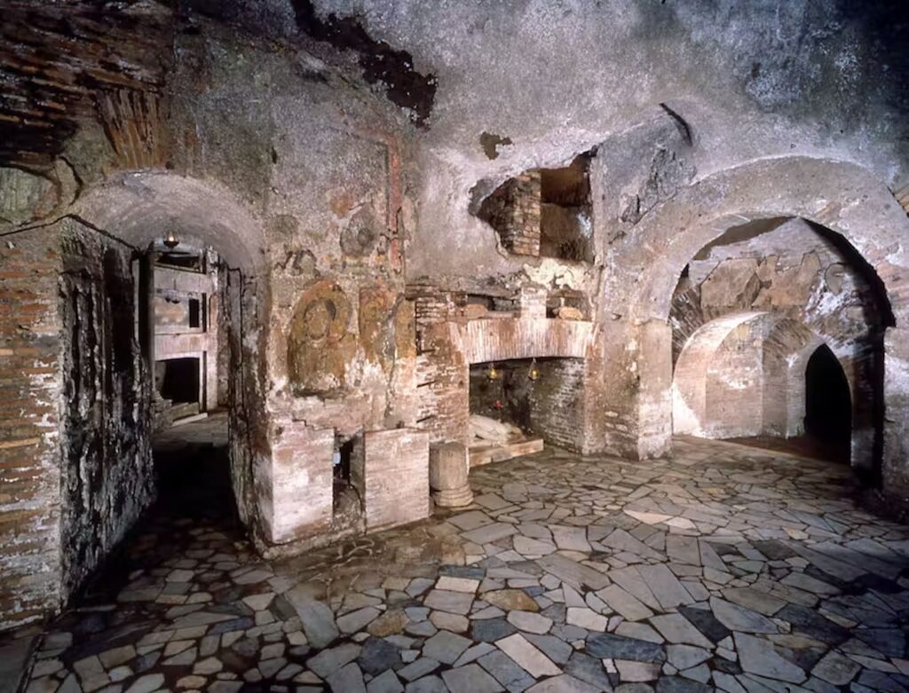 Interni delle catacombe di San Callisto